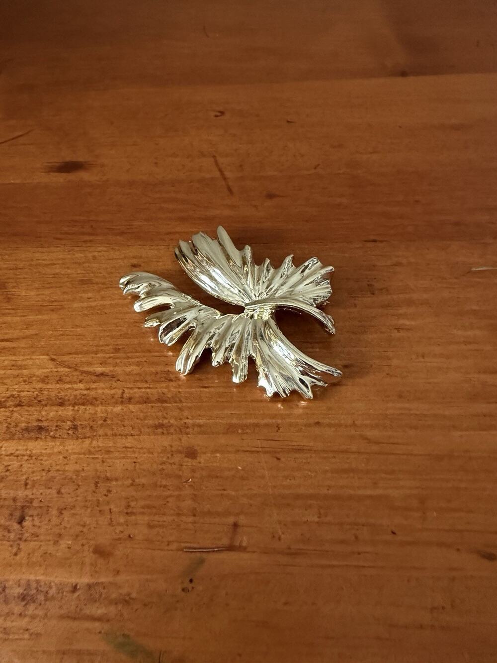 Vintage Gerry’s Gold Tone Maple Leaf Brooch Textured Mid Century Pin Signed